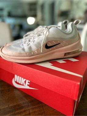 Nike White and Light Pink Air Max Casual Sneakers